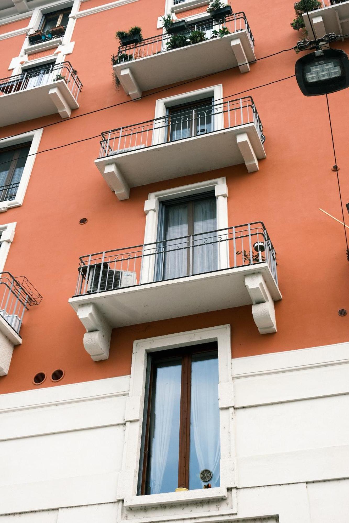 Comecasa Best View On Navigli Милано Екстериор снимка